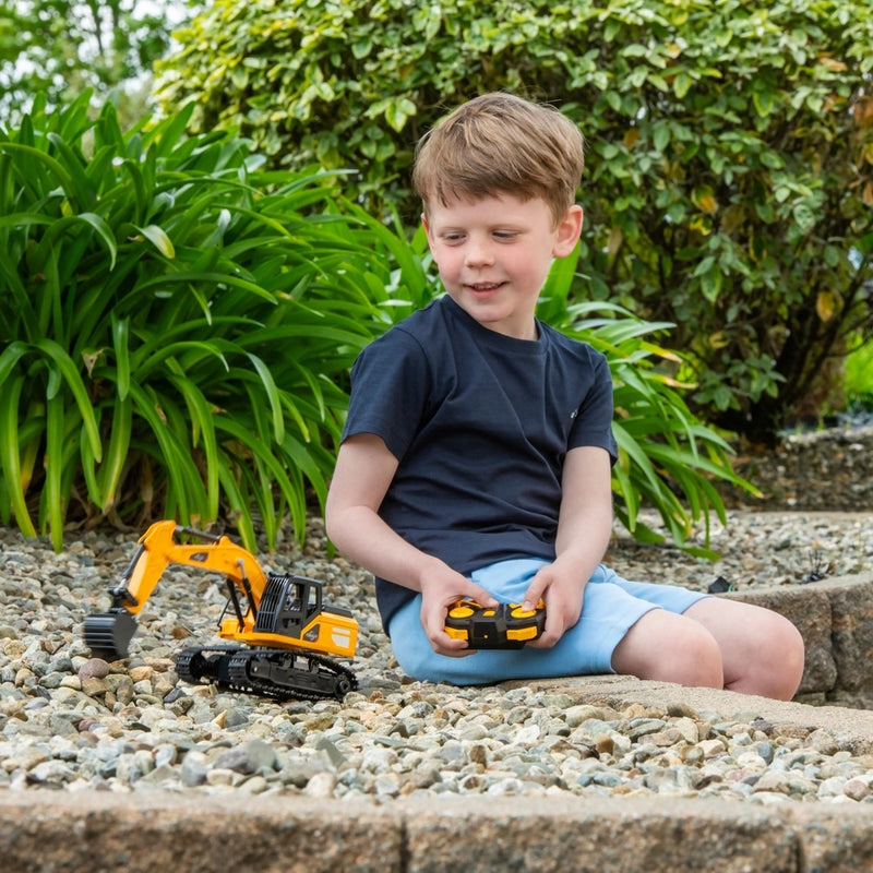 Remote Control Construction Excavator Toy 1:24 Scale with Lights, Sounds and Scoop Arm