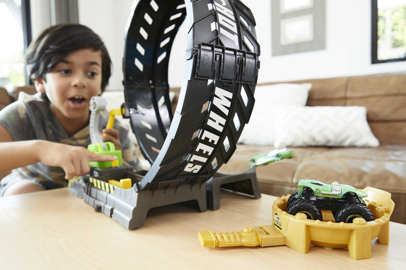 Hot Wheels Monster Trucks Epic Loop Challenge Playset and 8 Vehicles