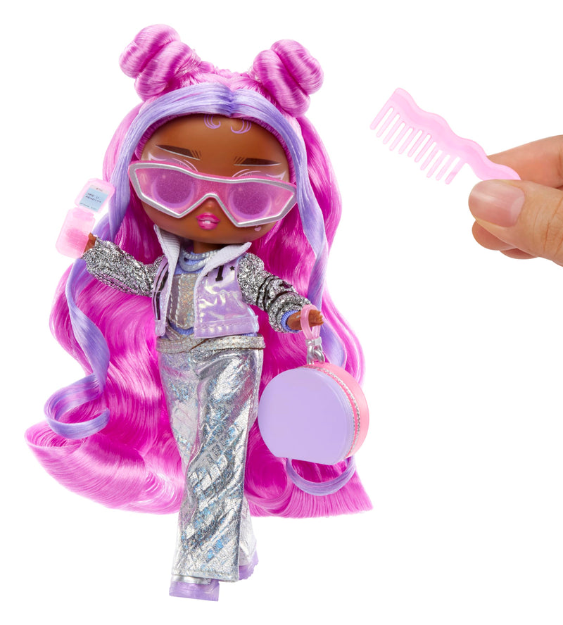 L.O.L. Surprise! Tweens Winter Snow Fashion Doll - Violet Snow with Colour-Changing Skis and 10+ Frosty Parts and Accessories, Gift for Children from 4 Years