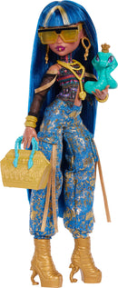 Monster High Cleo De Nile Fashion Doll with Hissette Pet & 7 Accessories